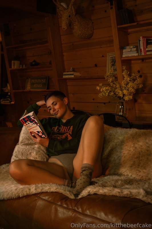 Would you date a bookworm? 1