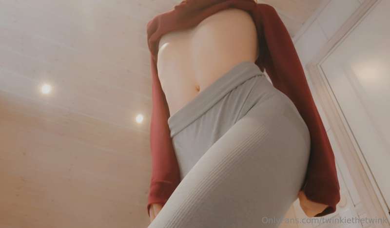 Wanna do yoga with me? I'll wear yoga pants ofc 13