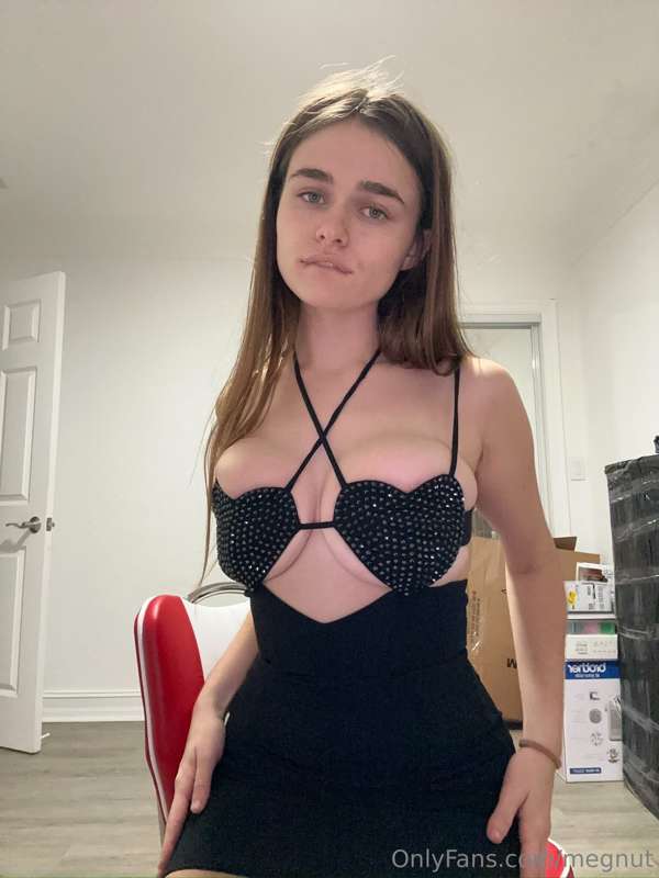 Dm me a 🖤 and see what happens >:) 1