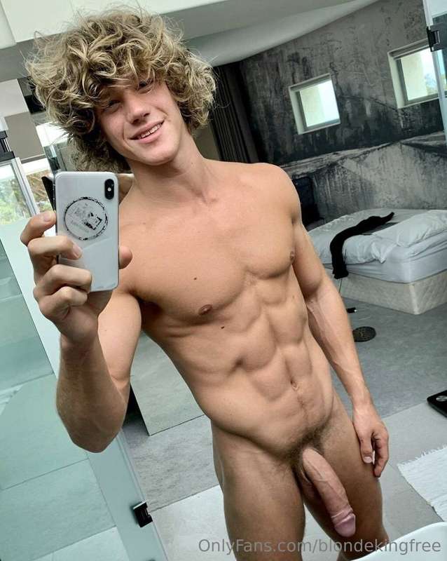 @surferboyyy is the main character in your beach-holiday fan..
