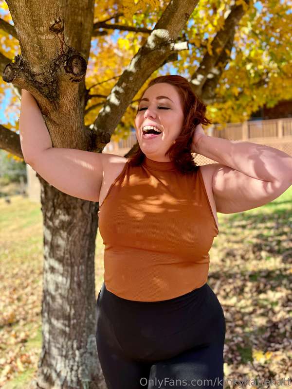 Did you know that I take video chat bookings and custom vide.. 3