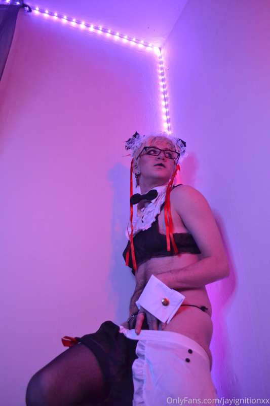 Femboy Raymond maid set hehe 19