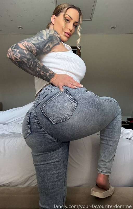 Your-Favourite-Domme - Fansly - 18 Apr, 2025