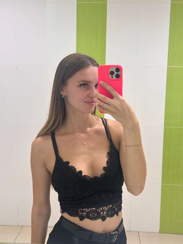 I think the color black looks good on me🥰😍 2