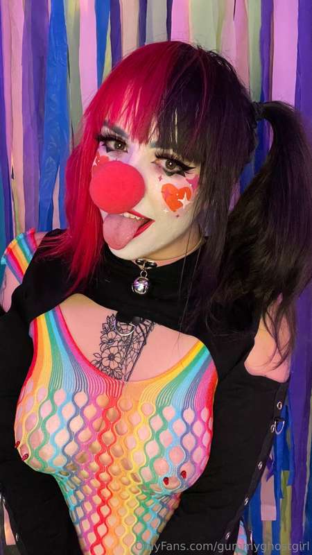 Do you think a clussy tastes like cotton candy? Only one way.. 8