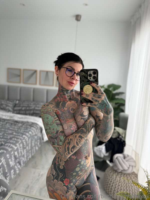 I bet you're staring... And I love it😘