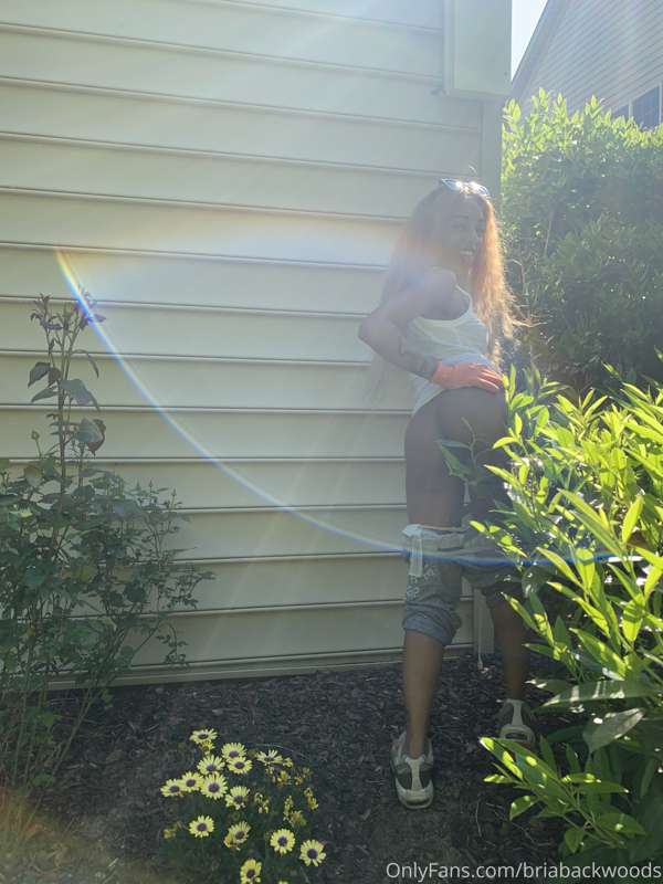 been doing yard work all day. i’m such a dirty girl 4