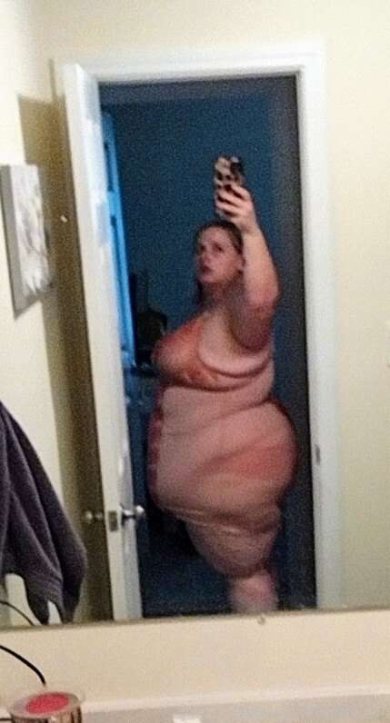 Just a few pics for you guys 😏😏 trying on my lingerie as I b.. 3