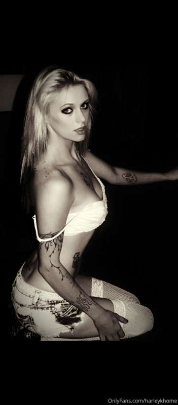Gotta love my tattoos!! ❤😁 6