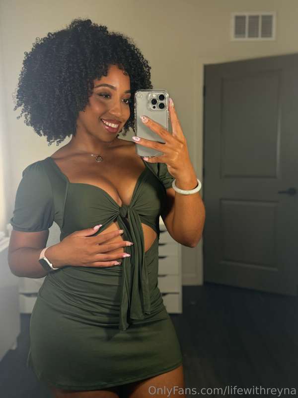 Happy hump day! Can you guys believe I went vintage shopping..