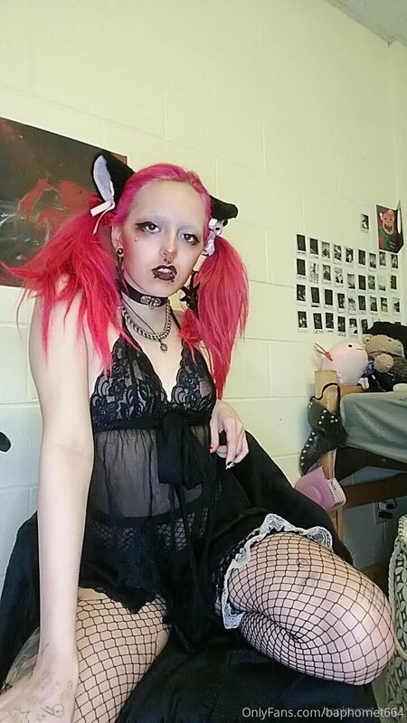 fund me for a maid dress to wear on here <3 3