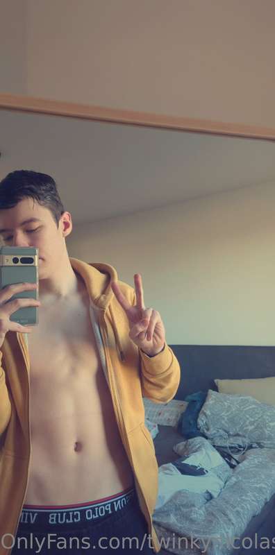 Hey guys it's me 👋 I'll try uploading some content in the ne..