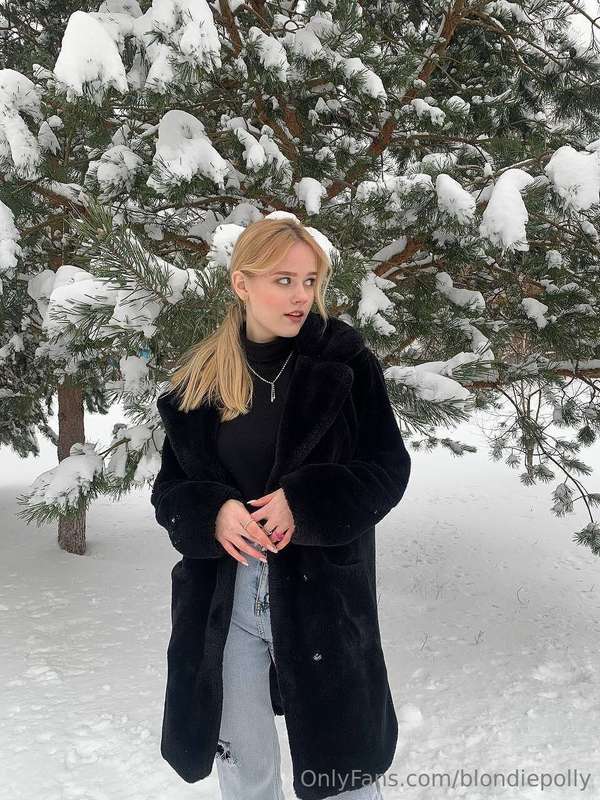 what a wonderful snowy day! ❄️ I feel like I'm in a fairy ta..
