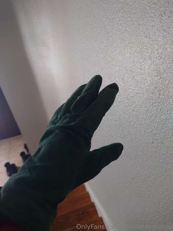 Misslatexgloves - Onlyfans - 26 Feb, 2025 3
