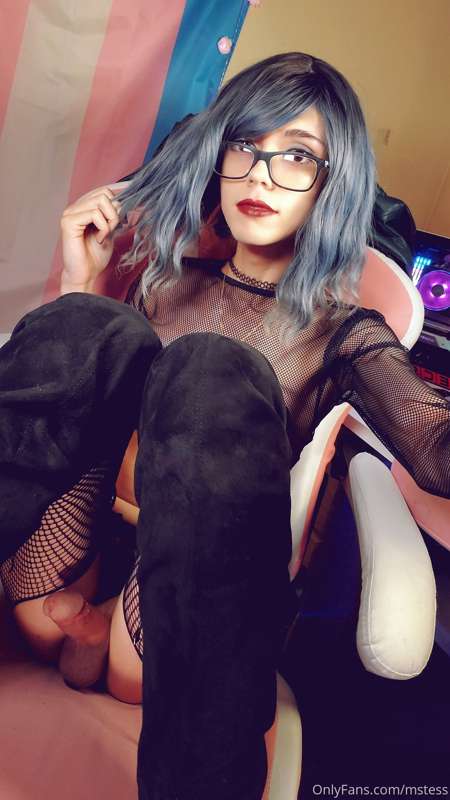 Can i be your rocker chick? 😈 3