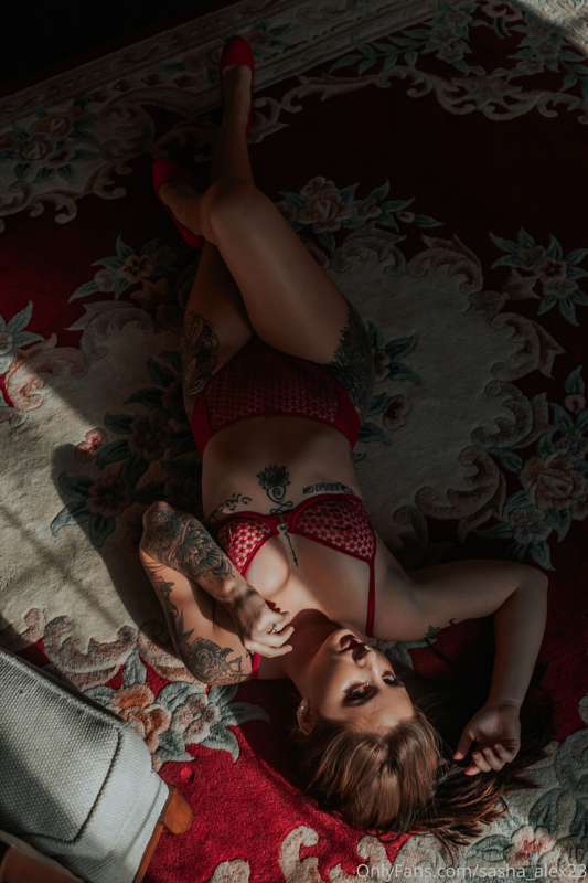 Swipe to see me get nude 😏 31