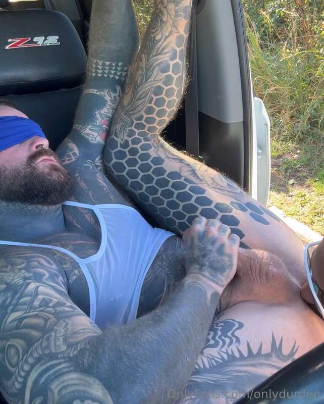 This happened today and was HOT AF 🥵 Getting my ass ate whil..