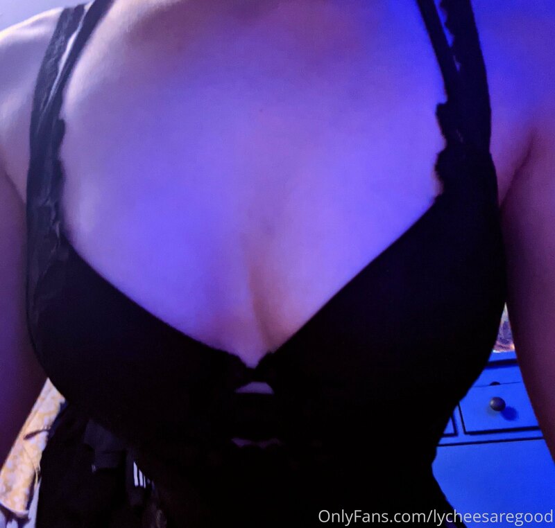 DM me and tell me what u wanna see ? I just want to make u h.. 1
