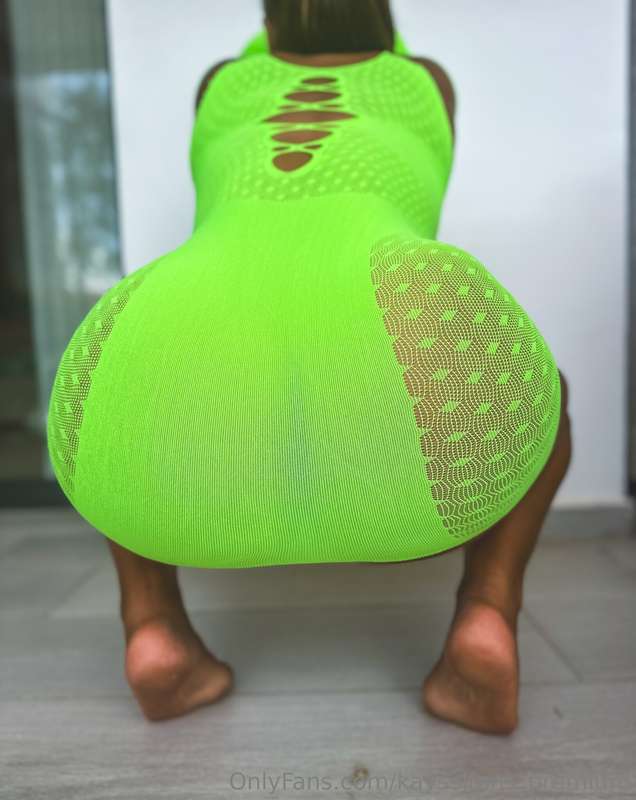 Can I sit on your face ? 🍑
