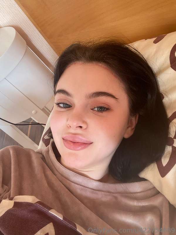 do you like my pretty face?😍