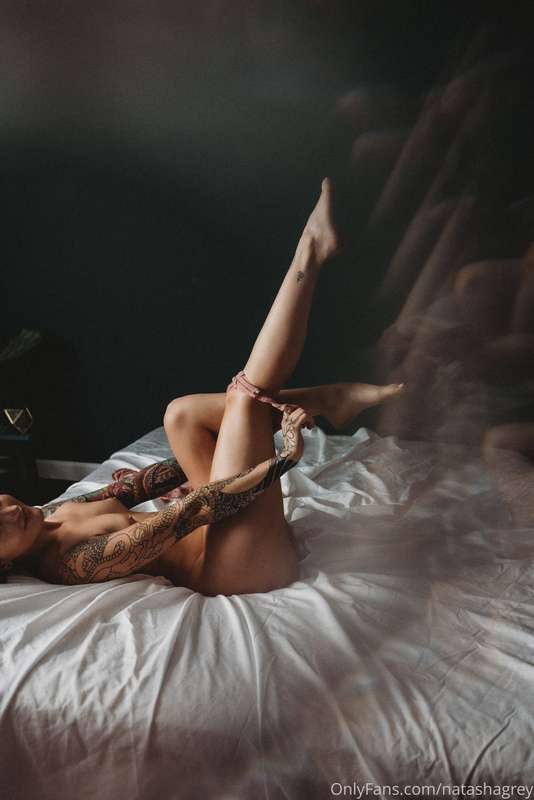Some shots from my boudoir photoshoot today <3 much more com.. 2