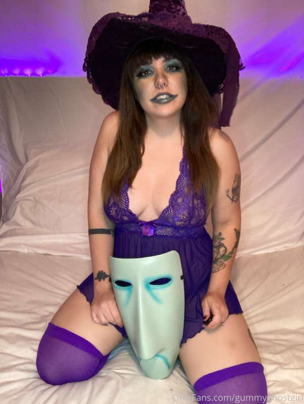 Wanna help me kidn@p the Sandy Claws? 😈 17