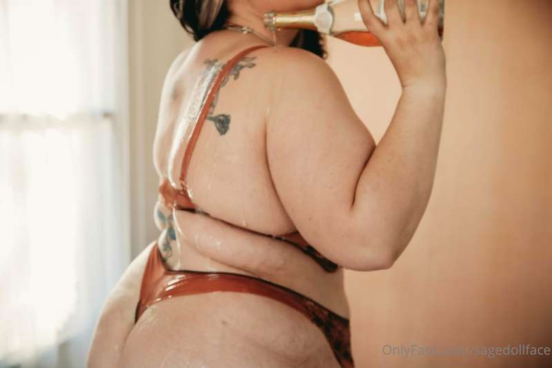 How do you know I'm sexy??? Well just take a glimpse at me....