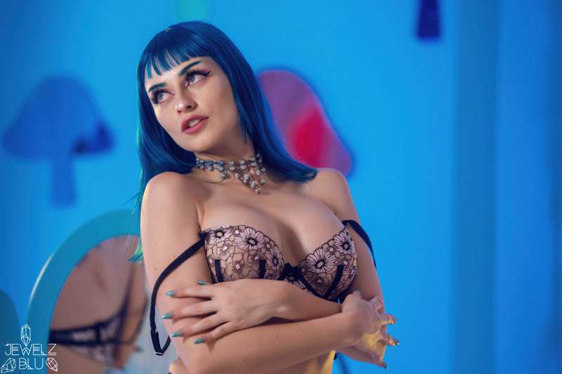 Angel Vixen 💙 here to tantalize you and make your wishes com.. 4