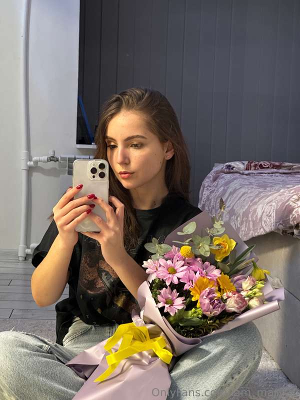 give women flowers💘