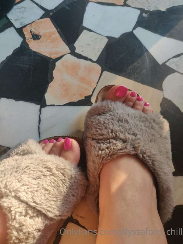 Nothing special, just thought my feet looked super cute in t..