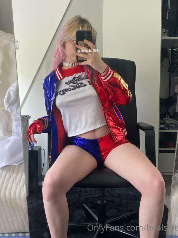 hi puddin’ 😈

so who here had a crush on harley quinn? 😳 5