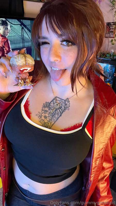 Claire Redfield cosplay! ❤️ which Resident Evil game is your.. 24