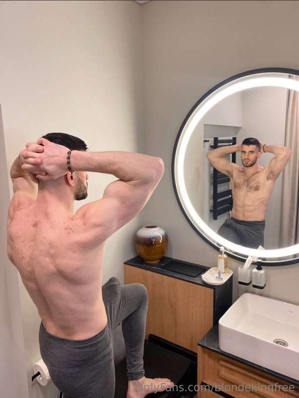 The real GAY 🏳️‍🌈 with monster cock 🍆🤤@therealjays 😍His cock.. 4