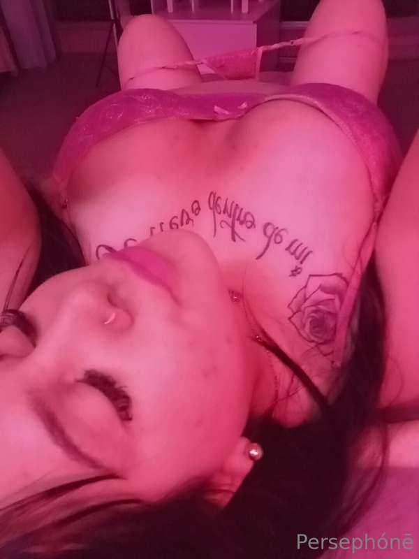 I'm spreading my legs for you baby 😈