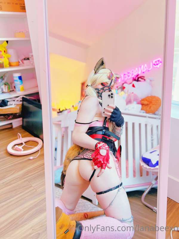 Absolutely love this Harley Quinn cosplay 💕♦️♠️💋 what do you.. 1