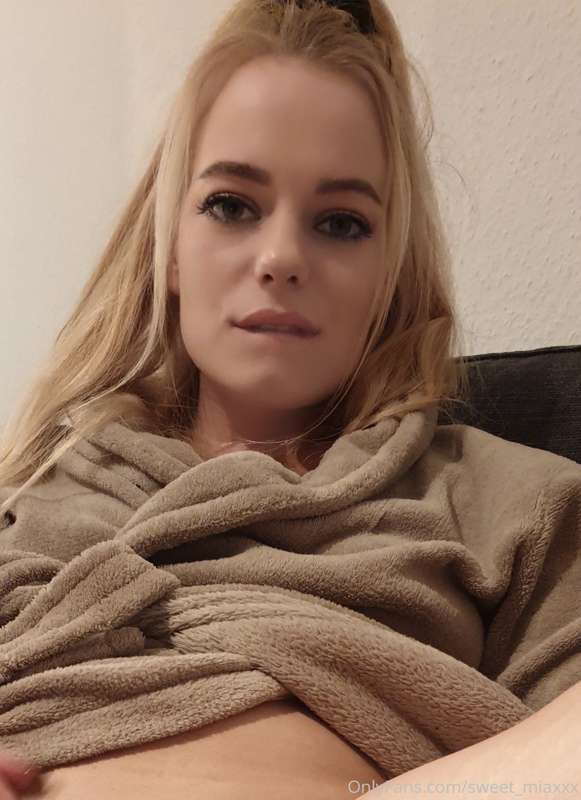 I‘ll stay in bathrobe today. lazy and nude  … and alittle ho..