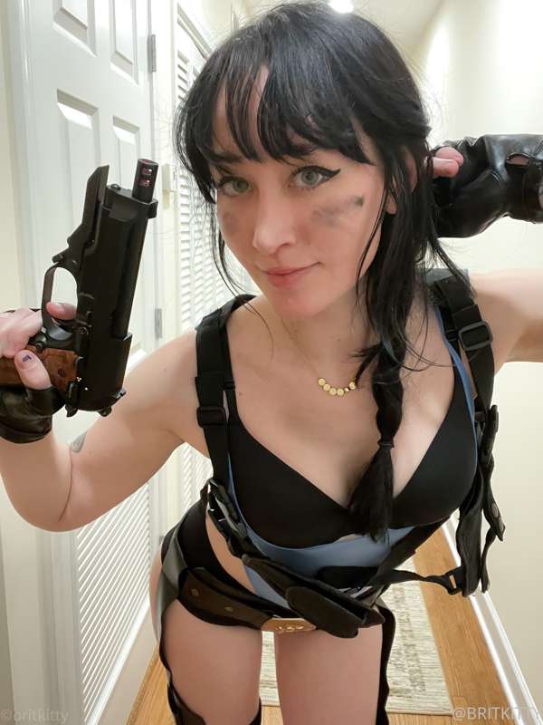 LARA CROFT ; TOMB RAIDER