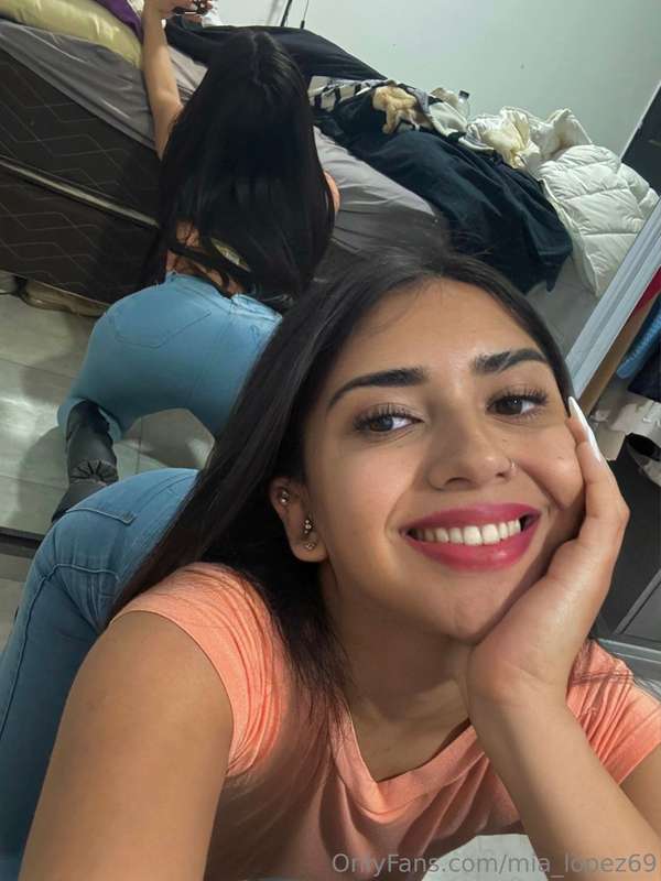 I'm live love come see me 💕