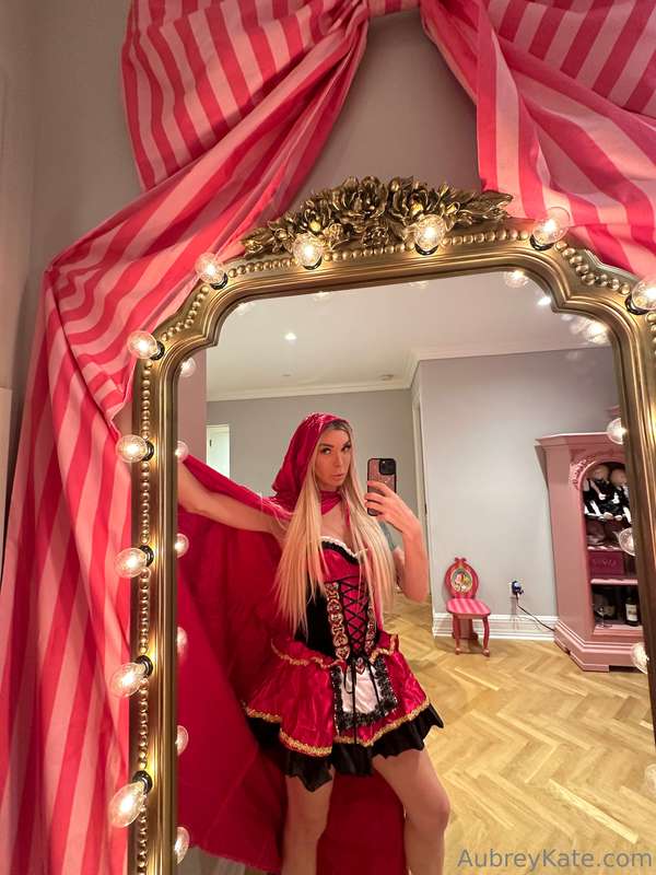 Sexy Red Riding Hood!🥰