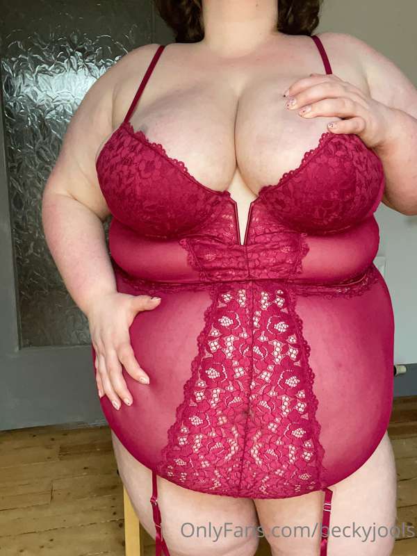 Not sure this outfit can contain my tits 😝 might as well set.. 6