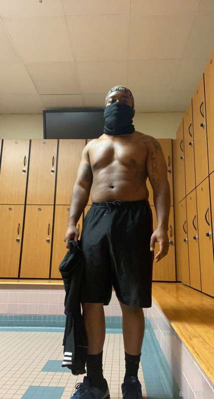 i barely workout y’all. this body made by donuts and zaza 😭