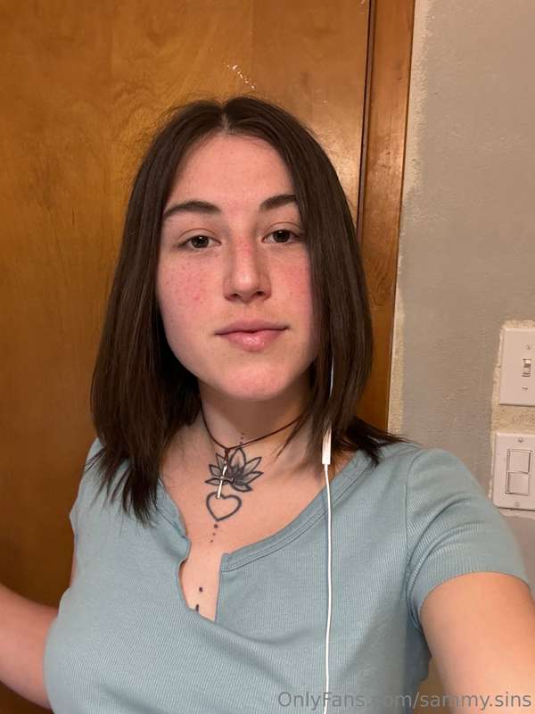 Straightened my hair and I forgot how to act 💅 27
