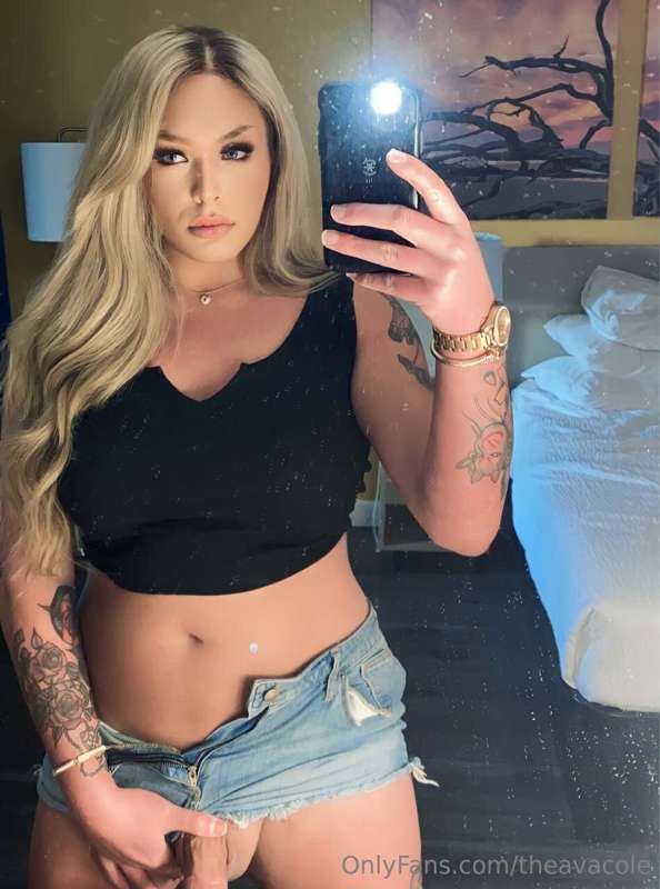 # TS Kendra LOVES fucking virgin boys! 

@onlykendramoore 🚨 ..