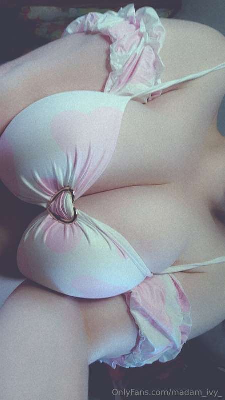 Gonna take more pics once I get a bottom that matches uwu bu.. 8