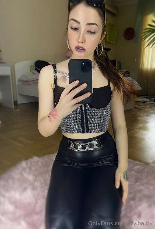 Hello, my dears! 🍷 My girlfriends are visiting me tonight wi..