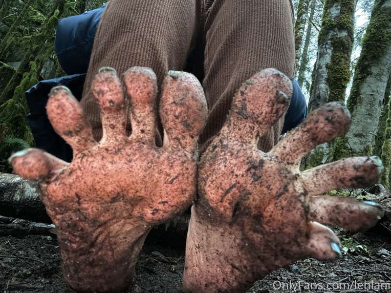 Got dirty on the trail 😳 I know some of u like when they’re .. 4