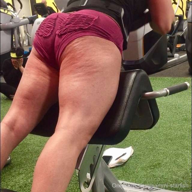 Giving the guys at the gym a bit of a show on the GHD machin.. 17