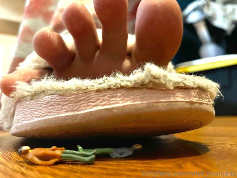 The Giantess inches closer and closer to you. She lets out a..