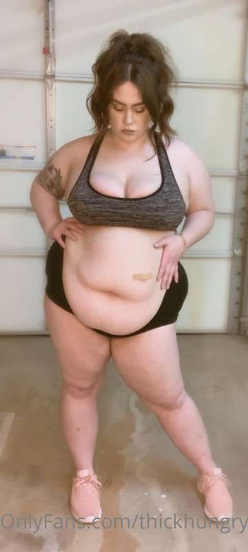 Bad bitch, I could be your morbidly obese piggy fantasy 🐷 9