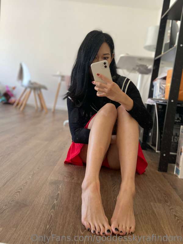 Mirror selfie 🤳 foot version 😉 2